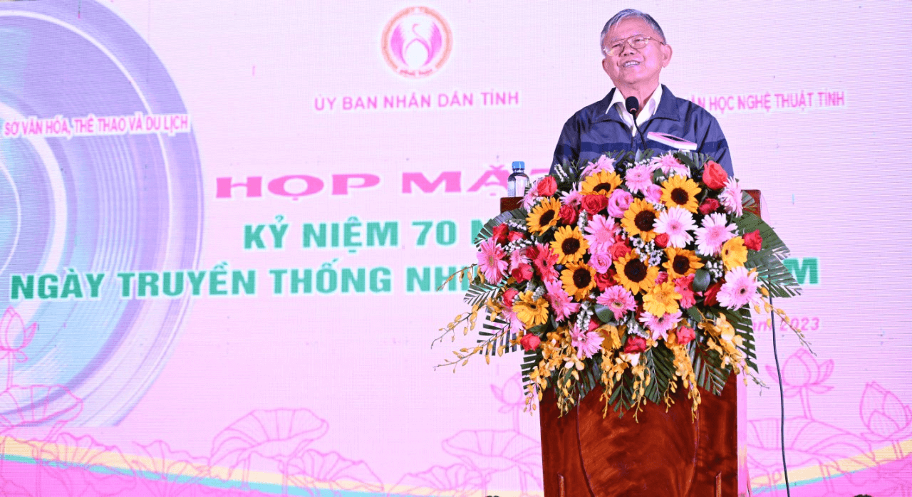 Ông Võ Hồng Nhân – Nguyên Ủy viên Ban Chấp hành Trung ương Đảng, nguyên Phó Trưởng Ban Tư tưởng Văn hóa Trung ương, nguyên Bí thư Tỉnh ủy Đồng Tháp phát biểu tại buổi họp mặt
